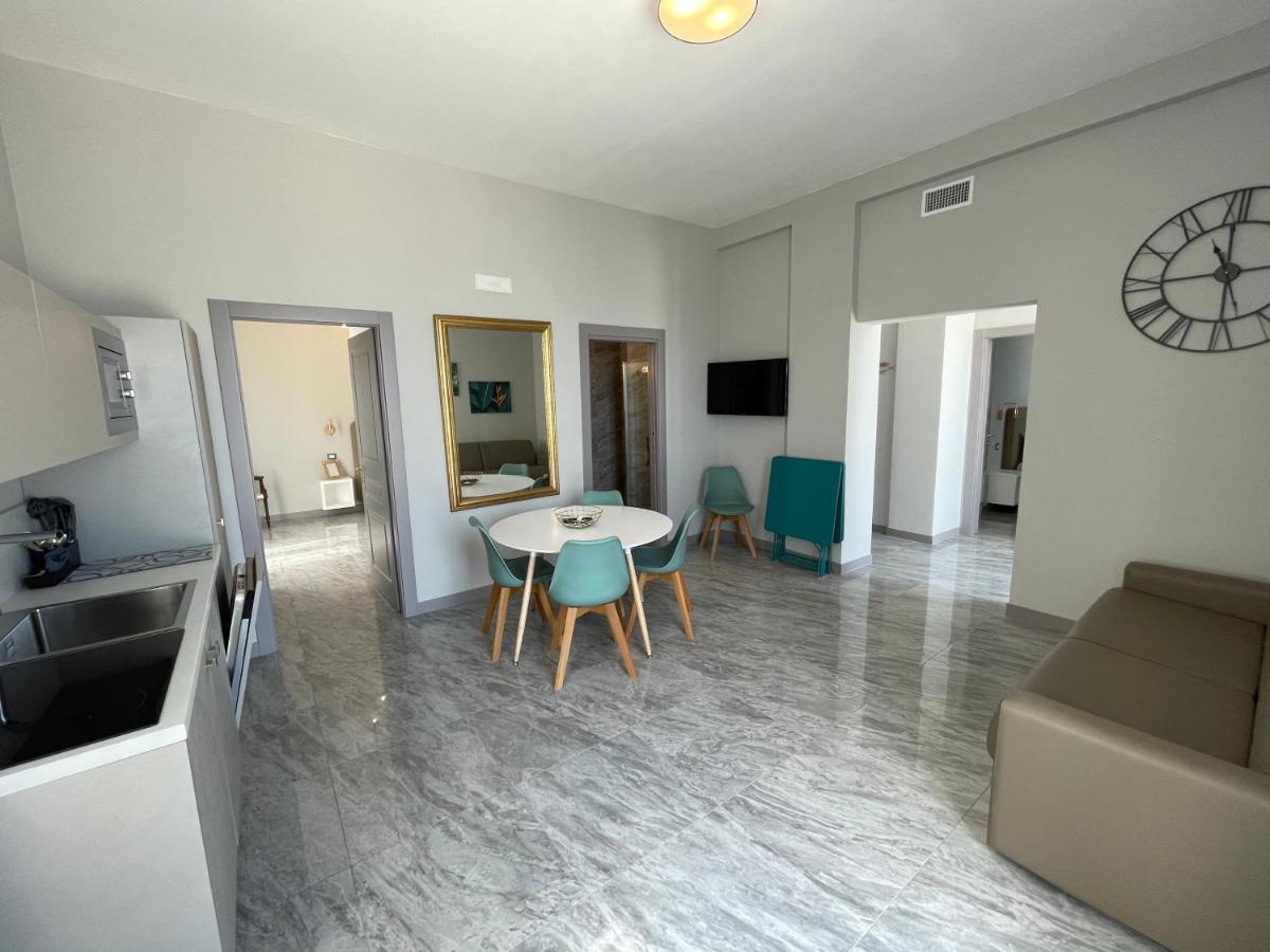 Palazzo Novecento Apartment Margherita Di Savoia Exterior photo